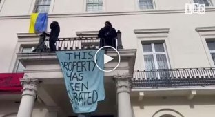 В Лондоне протестующие захватили дом, которым предположительно владеет российский олигарх Олег Дерипаска