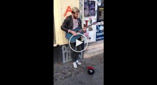 Импровизация известного человека и уличного музыканта