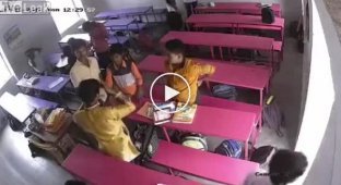 В Индии один из школьников решил показать приём из рестлинга на своём однокласснике и случайно убил его