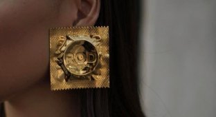 Российский магазин украшений начал продавать серьги в виде презерватива (1 фото)