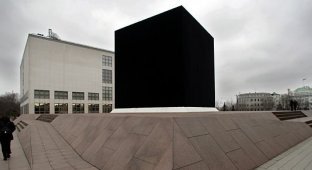 Черный куб в Гамбурге (12 фото)