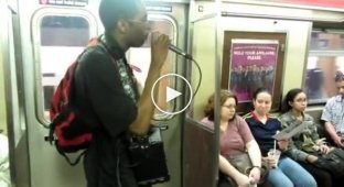 Талантливый битбоксер в метро