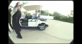 Полицейский забрал скейт