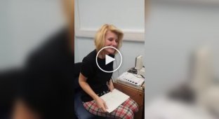 Женщина впервые слышит за 40 лет