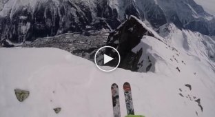 Захватывающее видео экстремального спуска с горы на лыжах и с парашютом