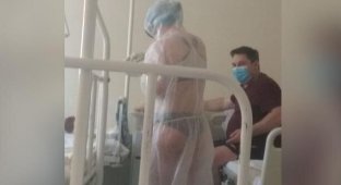 Российскую медсестру в прозрачном костюме и бикини показали с другого ракурса (3 фото)