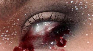 Кровавые стрелки на глазах к Хеллоуину (6 фото)