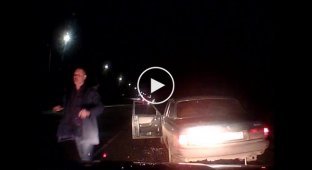 Неравнодушный автомобилист задержал пьяного водителя на трассе под Тулой (мат)