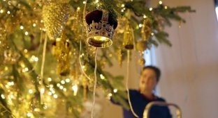 Рождество для королевы: Виндзорский замок украсила 6-метровая елка (8 фото)