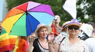 В Киеве представители ЛГБТ провели "Марш равенства" (17 фото)