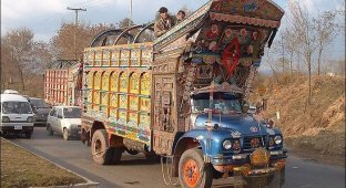 Пакистанские грузовики (23 фото)