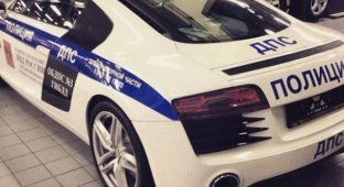 В полиции Санкт-Петербурга появился суперкар Audi R8 (3 фото)
