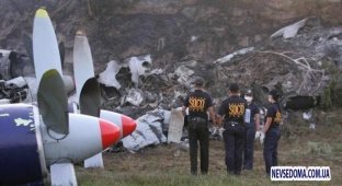 На Филиппинах разбился самолет (30 фото)