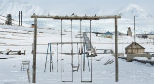 Тайна заброшенного поселка посреди Северного Ледовитого океана (19 фото)