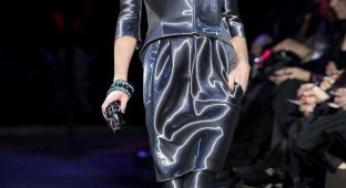 Неделя высокой моды в Париже продолжилась показом Armani Priv&#233;
