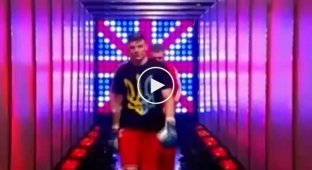 Британский боксер вышел на бой WSB в футболке с гербом Украины
