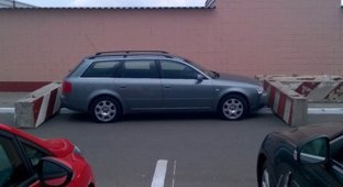 «Тяжелое» наказание за неправильную парковку (2 фото)