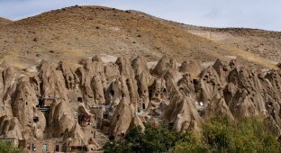 Иранская деревня Кандован в скалах (25 фото)