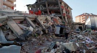 Разрушительное землетрясение в Турции (35 фото)
