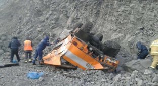 В Кузбассе сорвался с обрыва автобус с шахтерами: шестеро погибших (4 фото + 1 видео)