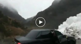Лавина в Дагестане накрыла грузовик и перекрыла дорогу