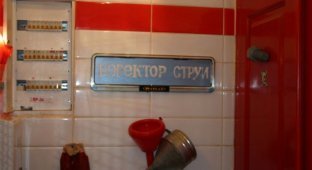  Туалет в ужгородском баре Red Bull (3 фото)