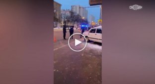 На севере Москвы мёртвый водитель врезался в остановку