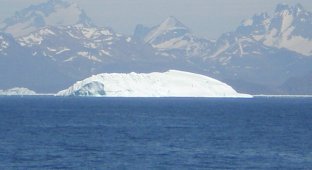 Айсберги возле побережья Гренландии
