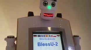 В немецкой церкви появился робот-священник (3 фото + видео)
