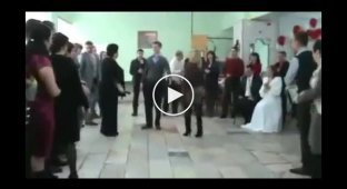 Очень неординарный танцор на свадьбе