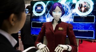 Япония установит в метро современных роботов "Ариса", которые будут предоставлять информацию туристам (3 фото + видео)
