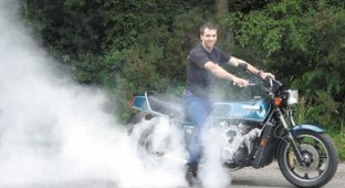 Классический мотоцикл Kawasaki с 12-цилиндровым двигателем (10 фото + 2 видео)