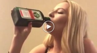 Канадская девушка выпила всю бутылку с невозмутимым видом