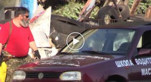 Террорист Бабай отжал машину у известной автошколы (майдан)