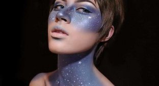 «Галактический макияж» — новый тренд, в котором созвездия играют роль веснушек (27 фото)