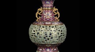 У пожилой женщины нашли потерянную древнюю вазу династии Цин и продали за $9 млн (2 фото)