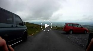 93 км в час на велосипеде по Ирландским спускам