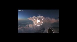 Грозовое облако с самолета