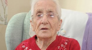 99-летняя старушка получила письмо от жениха с фронта 77 лет спустя (6 фото)