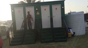 Обычный общественный туалет в Дубае (2 фото)