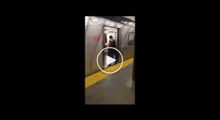 Упрямый мужик в метро