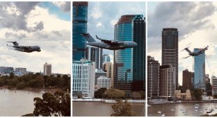 Военный Boeing C-17 пролетел рядом с небоскрёбом в Австралии, напугав жителей (1 фото + 3 видео)