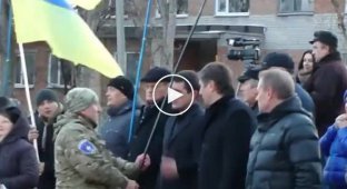 Мер Славянска Вадим Лях отказывается брать флаг Украины