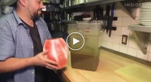 В нью-йоркском ресторане посетителям начали подавать копченый арбуз