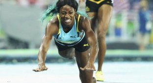 Багамская бегунья Шона Миллер выиграла золотую медаль благодаря прыжку у финишной линии (3 фото + видео)