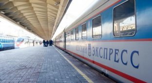 Крушение поезда "Невский экспресс" в ноябре 2009 года (4 фото)