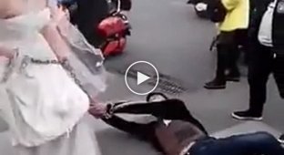 Разгневанной невесте пришлось тащить жениха на свадьбу в цепях