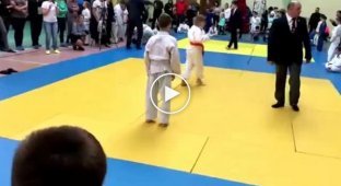 Женщина несколько раз ударила ребенка по лицу на турнире дзюдо
