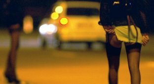 Немецкие проститутки страдают из-за коронавируса (2 фото)