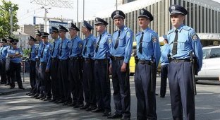 Киевские патрульные полицейские получили собственную новую форму (3 фото)